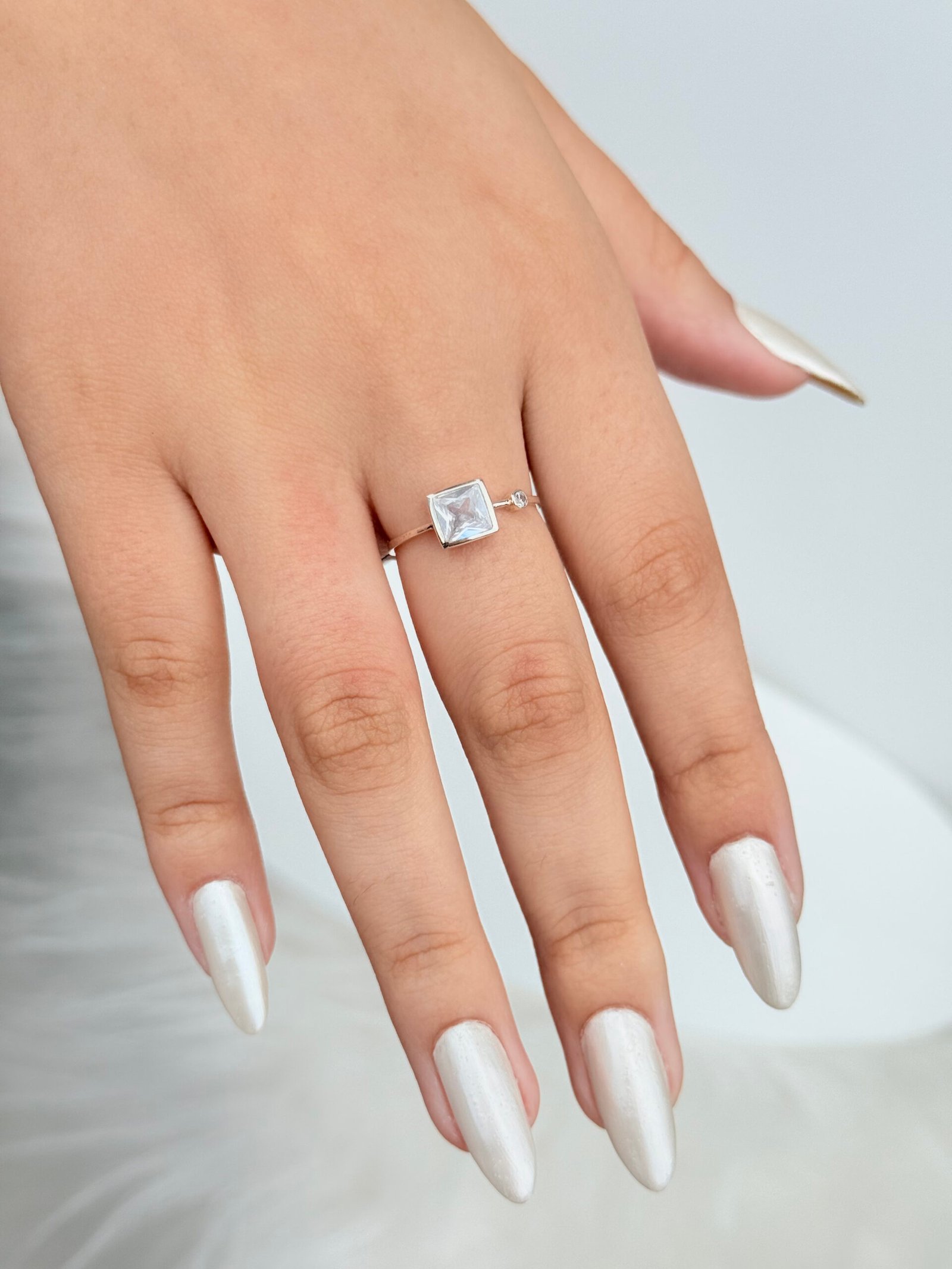 ANEL SOLITÁRIO EM PRATA 925