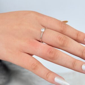 ANEL SOLITÁRIO EM PRATA 925