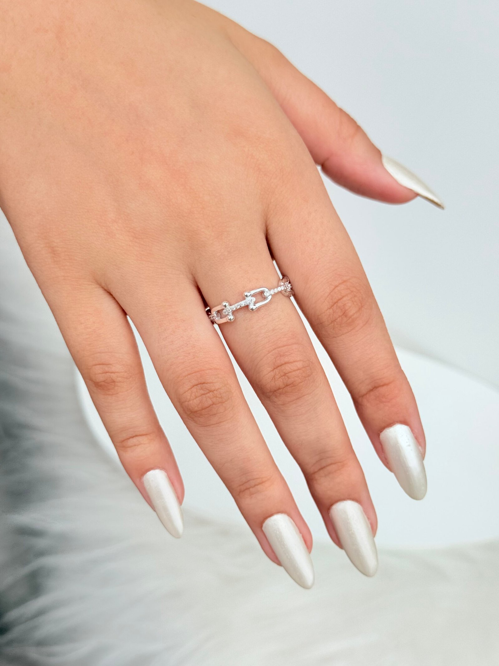 ANEL CORRENTE EM PRATA 925