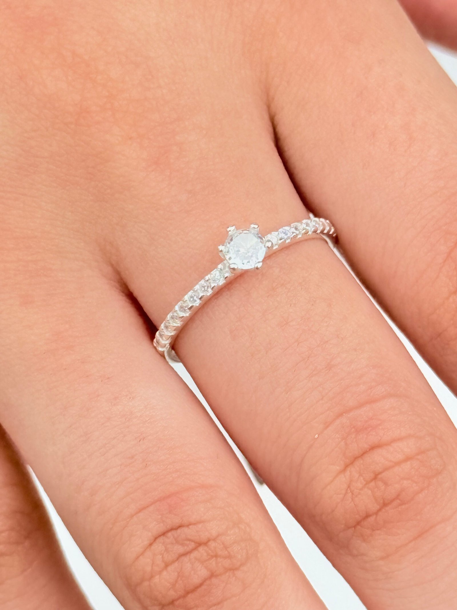 ANEL SOLITÁRIO EM PRATA 925