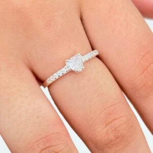 ANEL SOLITÁRIO EM PRATA 925