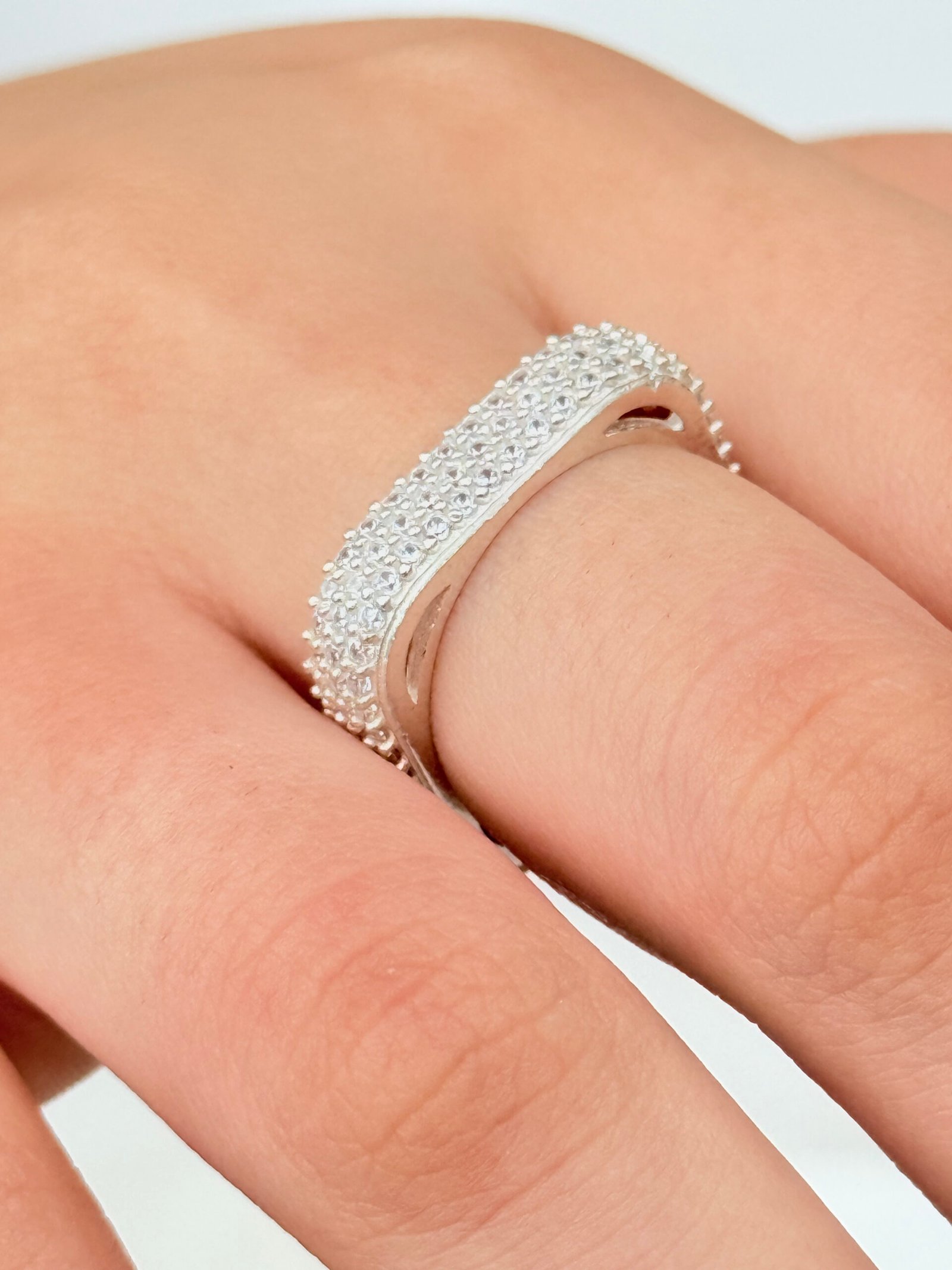 ANEL QUADRADO EM PRATA 925 CRAVEJADO