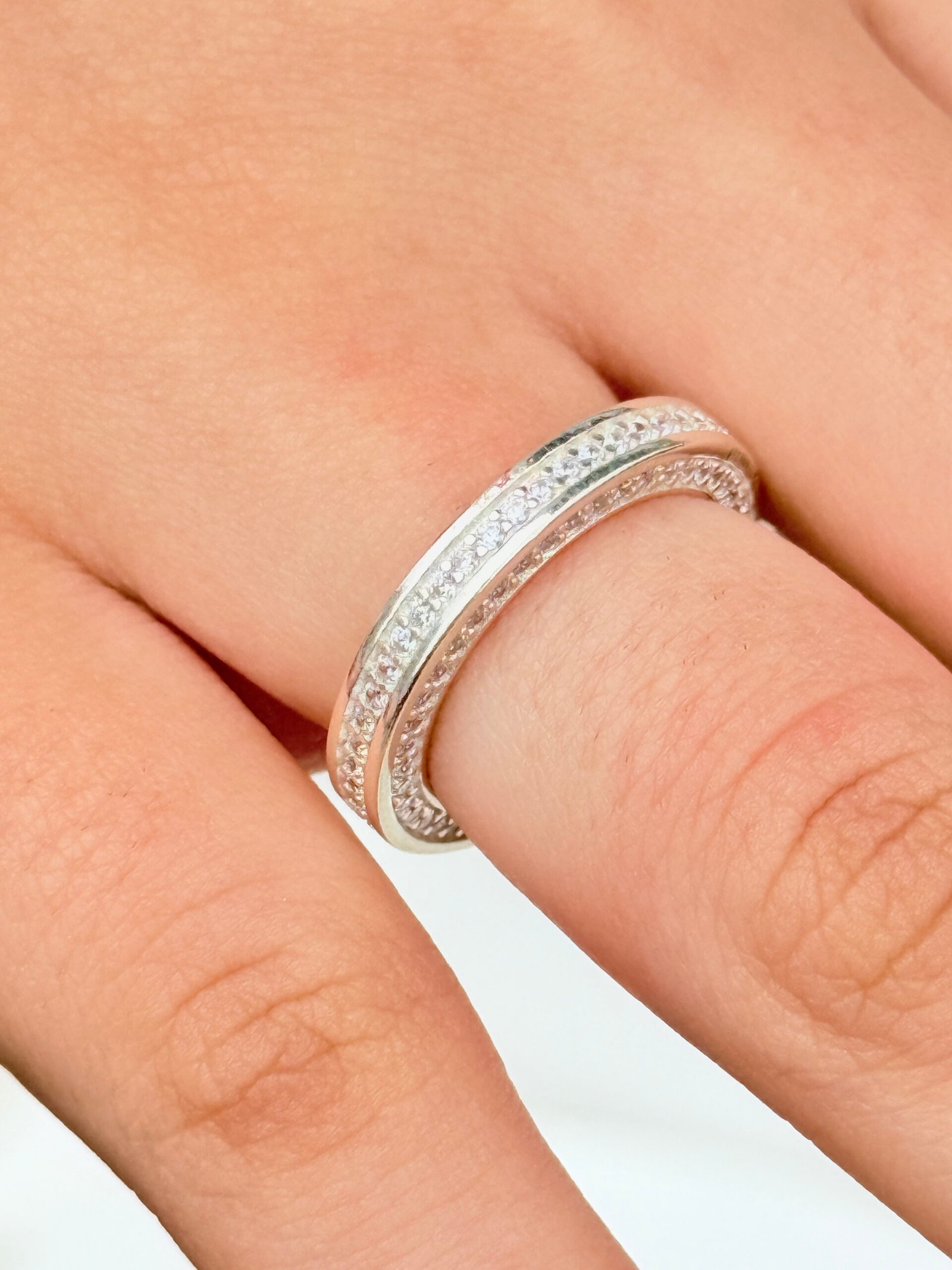 ALIANÇA EM PRATA 925 CRAVEJADA