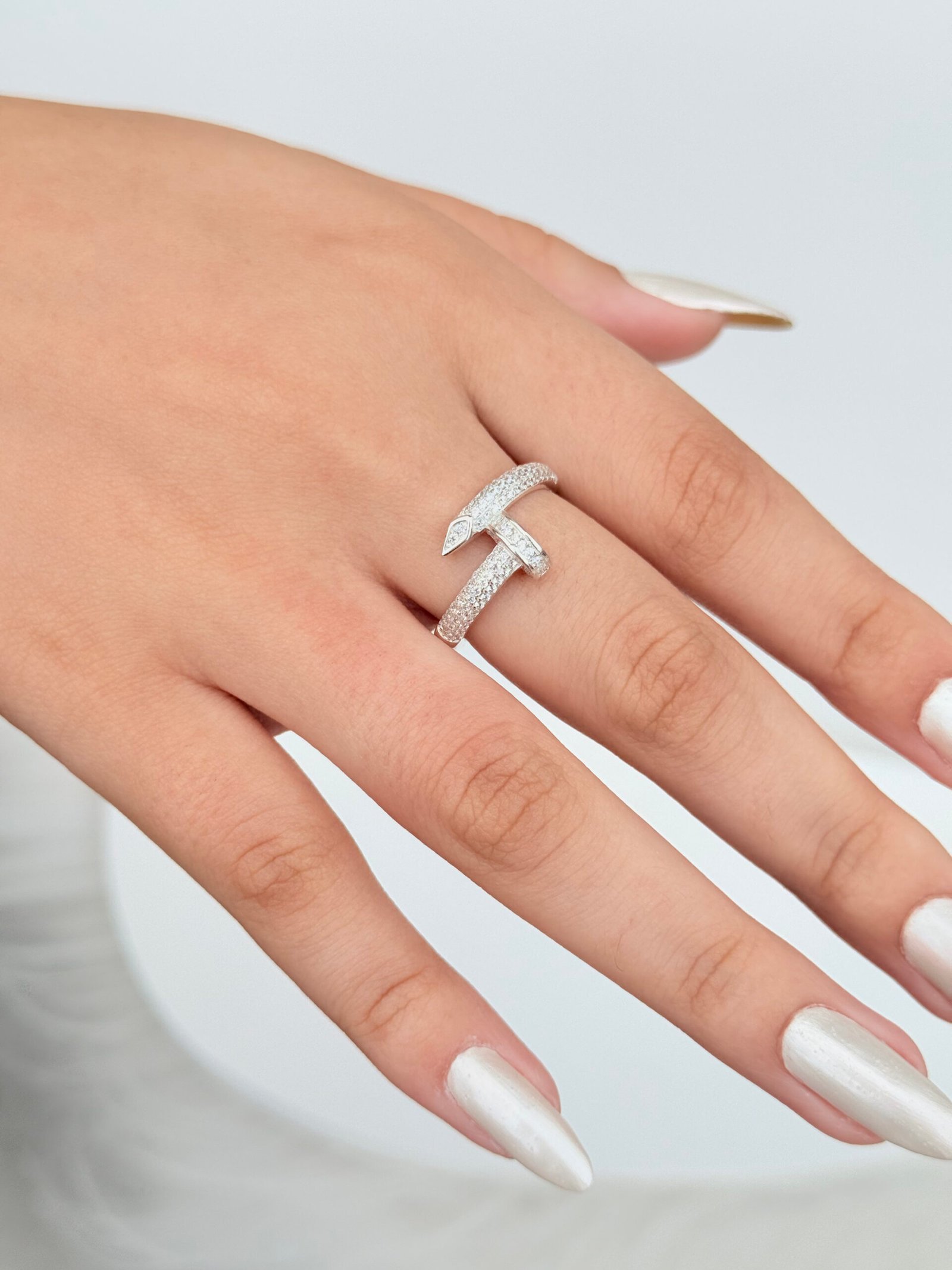 ANEL PREGO CRAVEJADO EM PRATA 925