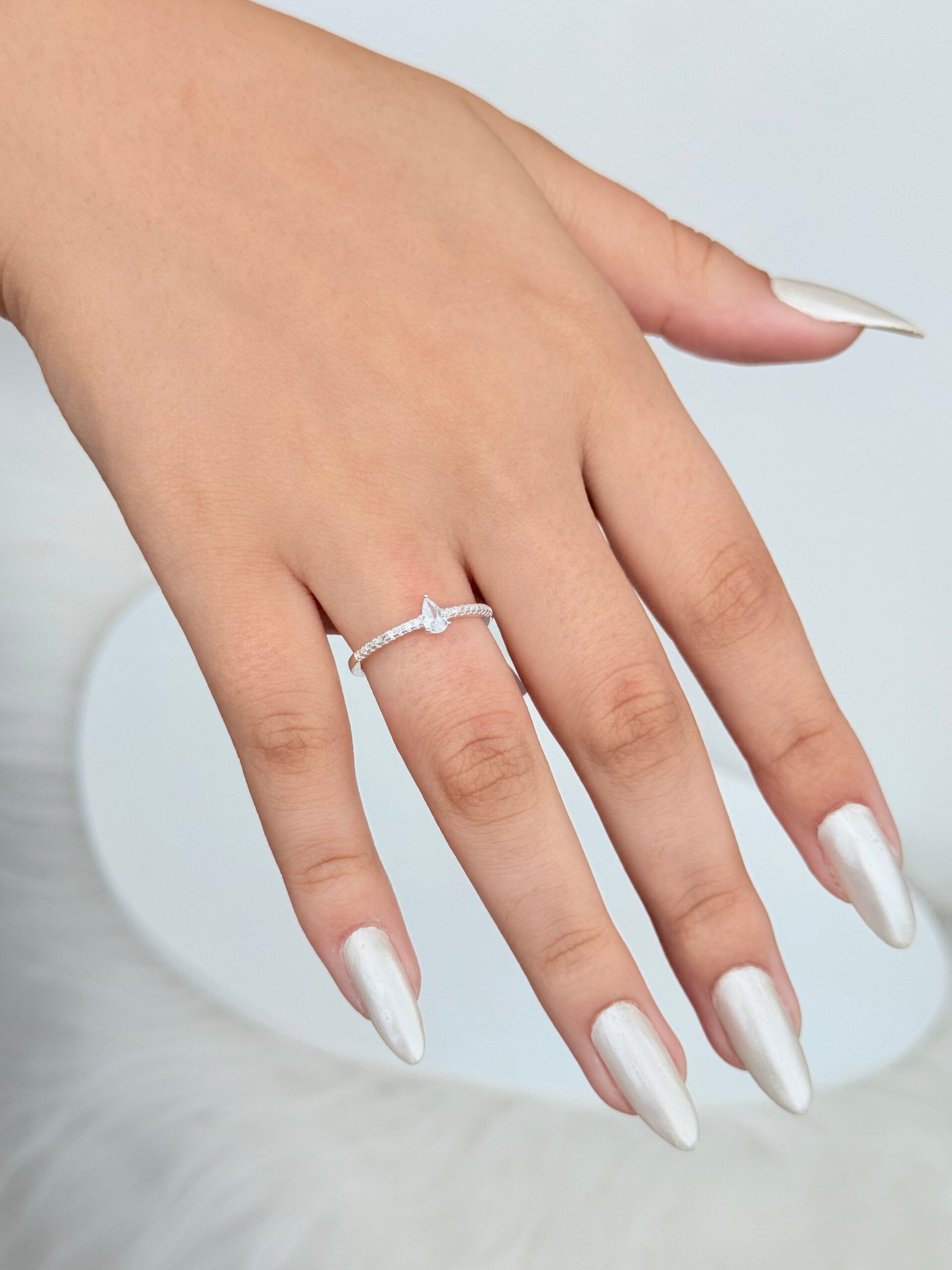 ANEL GOTA CRAVEJADA EM PRATA 925