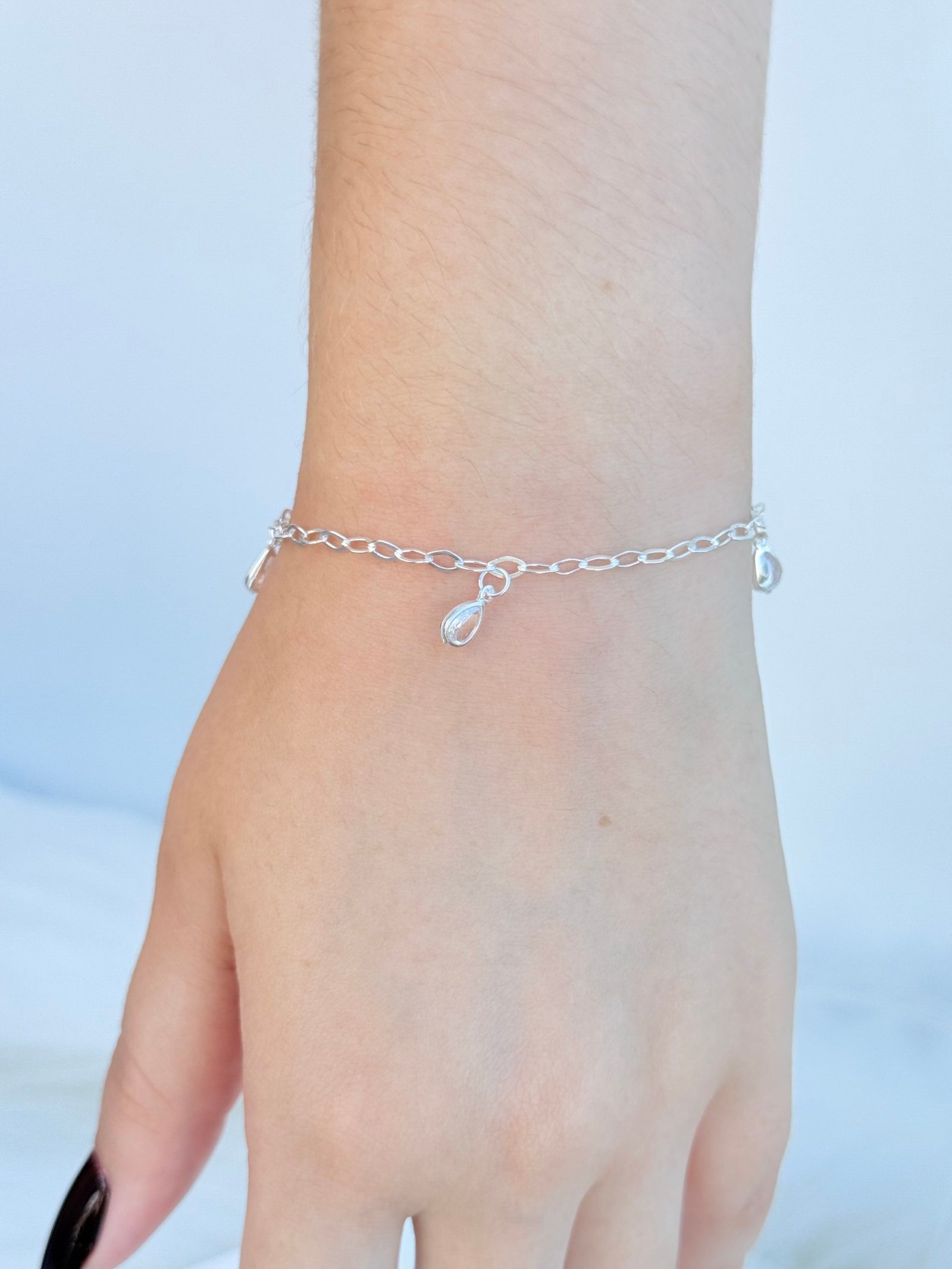 PULSEIRA EM PRATA 925 / CRISTAIS NO FORMATO DE GOTA