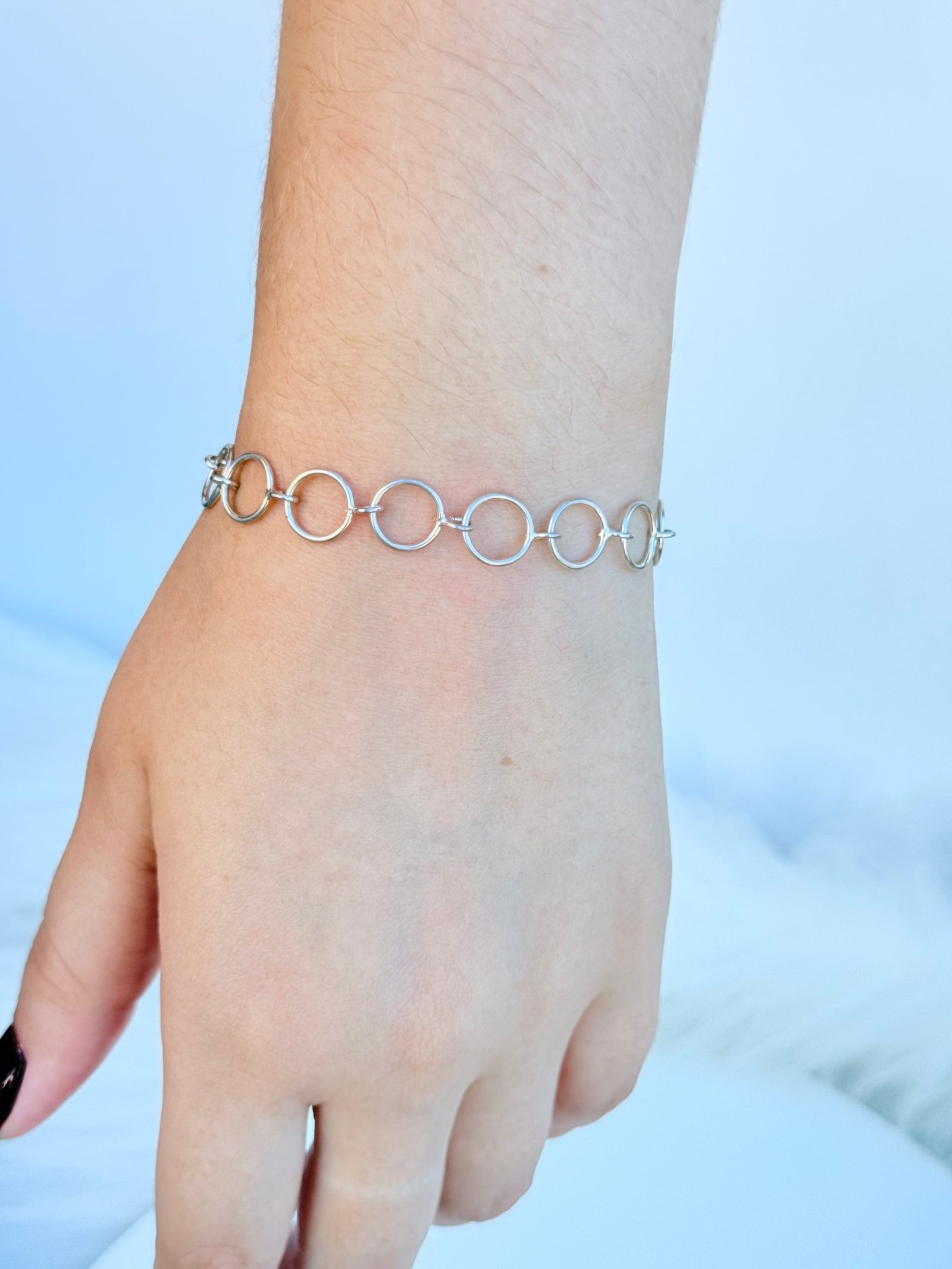 PULSEIRA EM PRATA 925 DETALHES EM ELOS DE CÍRCULOS