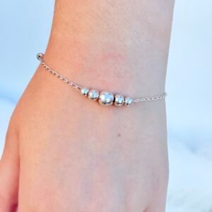 PULSEIRA EM PRATA 925 CONTENDO ESFERAS DE DIFERENTES TAMANHOS