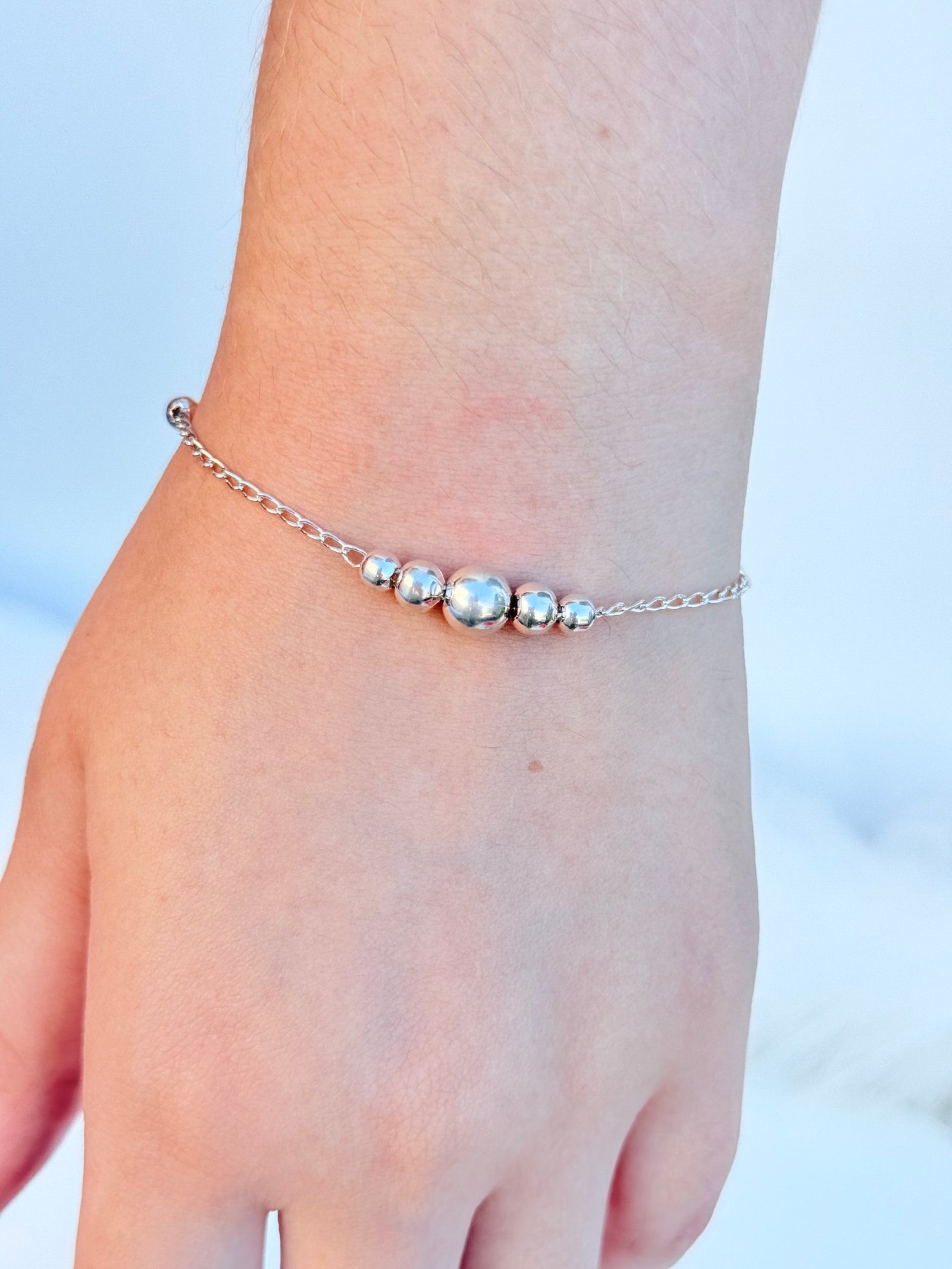 PULSEIRA EM PRATA 925 CONTENDO ESFERAS DE DIFERENTES TAMANHOS