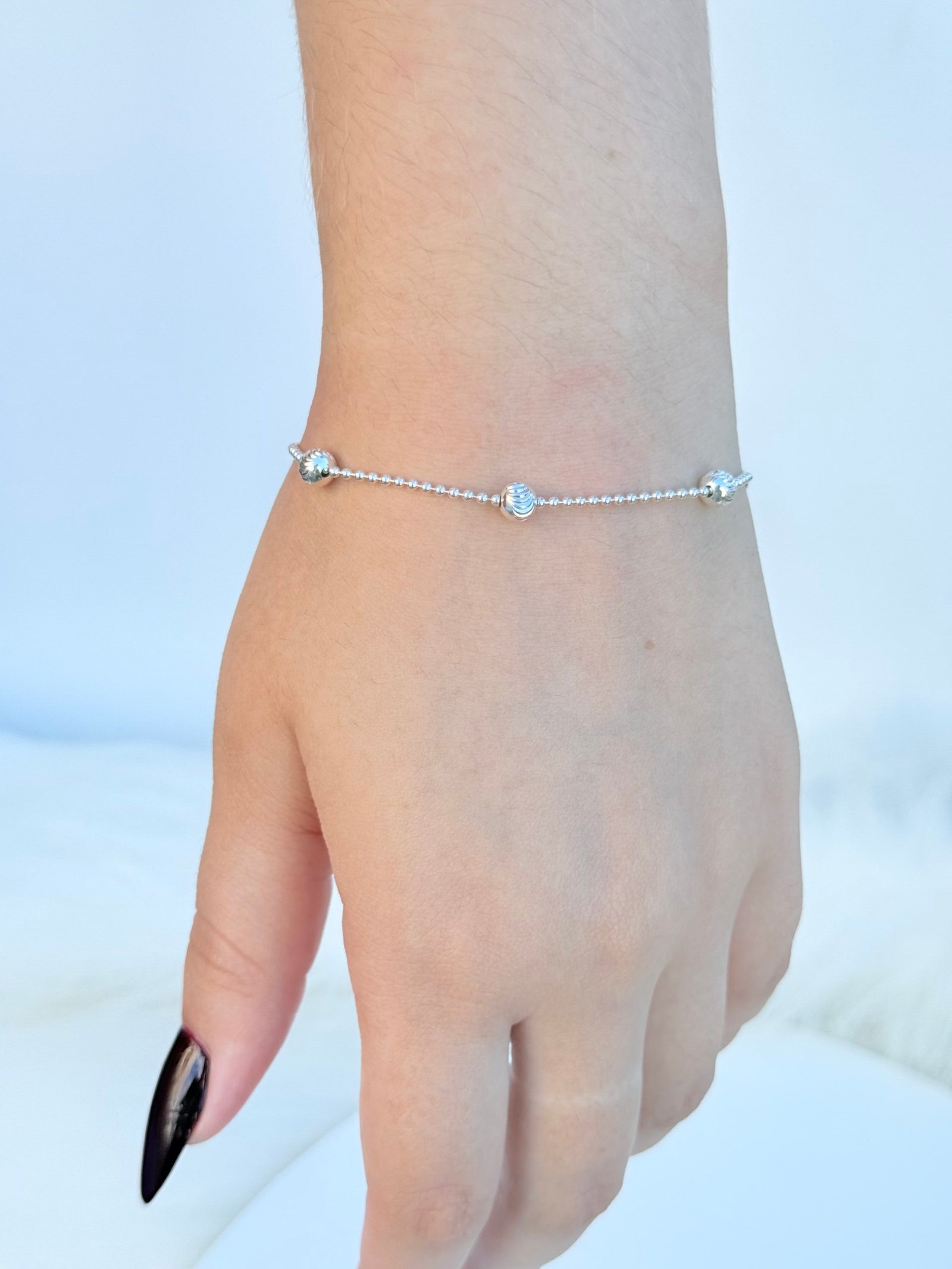 PULSEIRA EM PRATA 925 CONTÉM BOLINHAS COM CORTES DIAMANTADOS