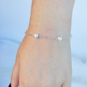 PULSEIRA PRATA 925 // PÉROLAS SINTÉTICAS NO FORMATO DE CORAÇÃ0