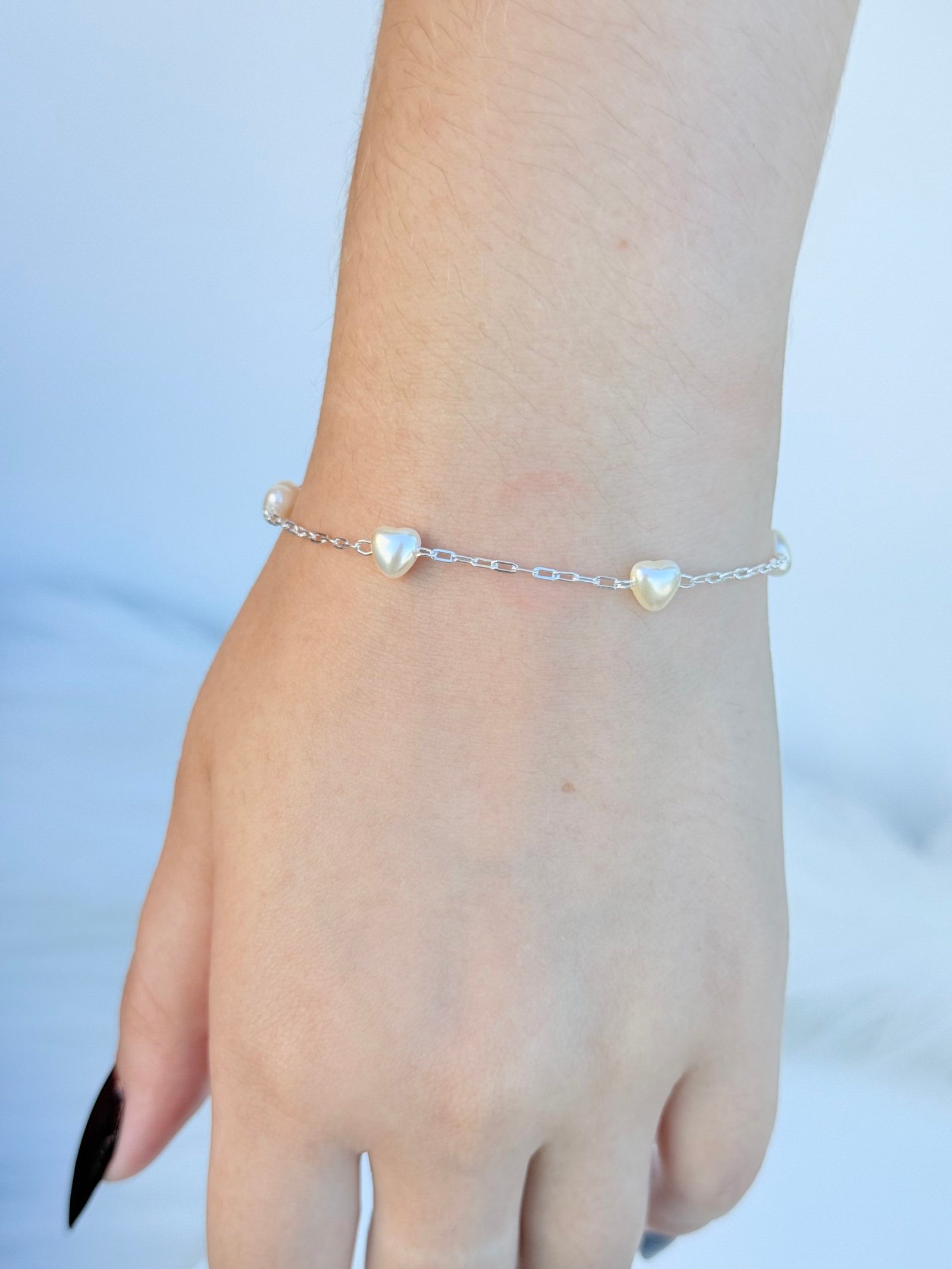 PULSEIRA PRATA 925 // PÉROLAS SINTÉTICAS NO FORMATO DE CORAÇÃ0