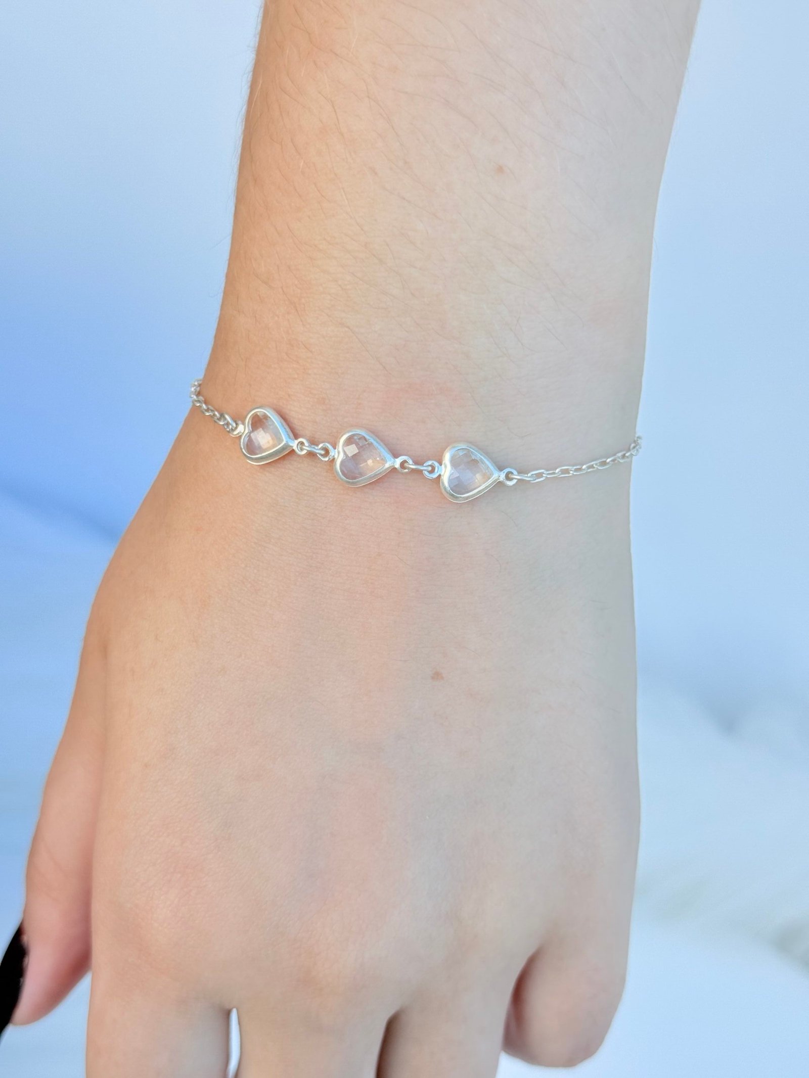 PULSEIRA EM PRATA 925 3 CORAÇÕES EM CRISTAIS