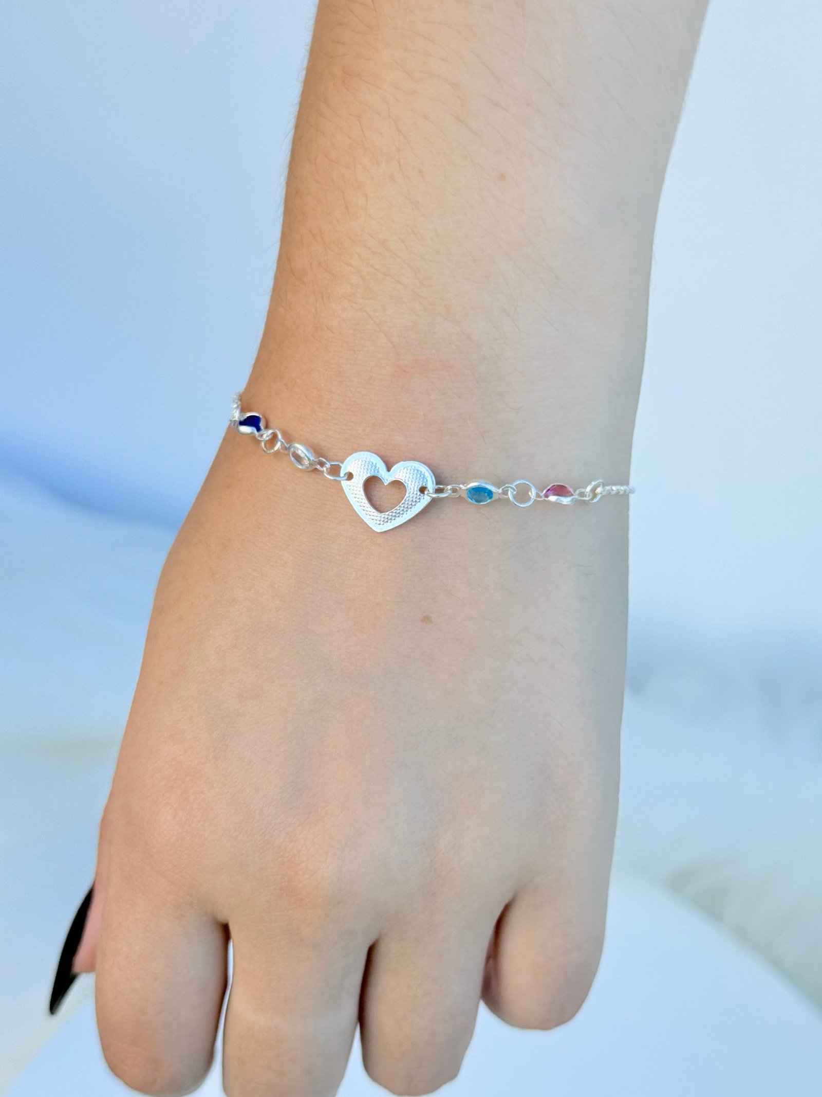 PULSEIRA EM PRATA 925 EM CRISTAIS COLORIDOS E PENDANT DE CORAÇÃO