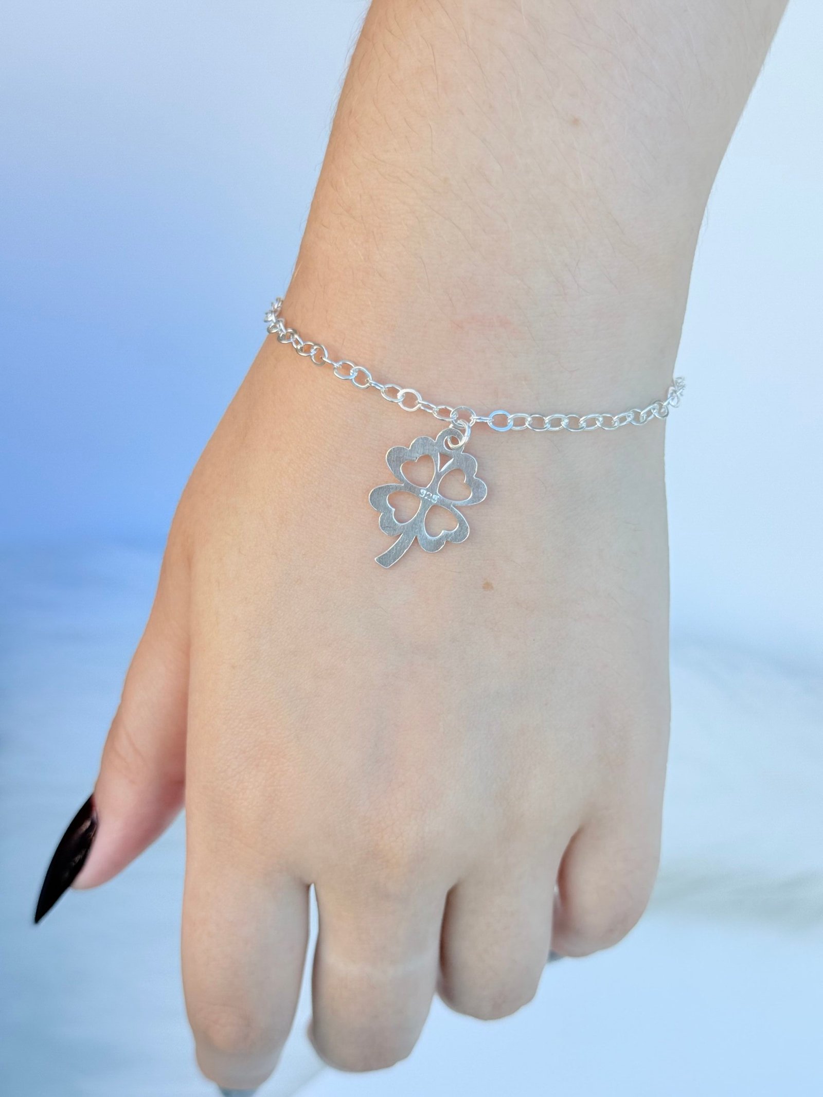 PULSEIRA EM PRATA 925 PINGENTE DE TREVO