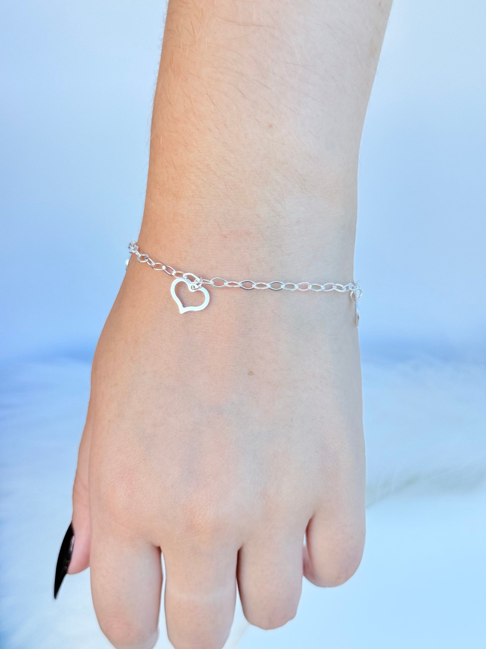 PULSEIRA PRATA 925 PINGENTES DE CORAÇÃO