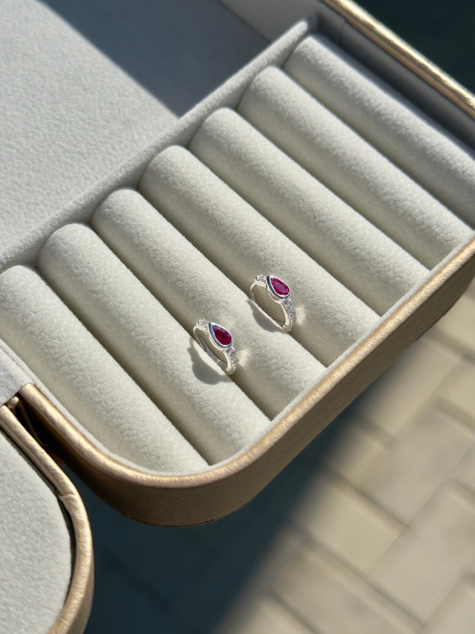 ARGOLA CLICKER EM PRATA 925 CRISTAL PINK