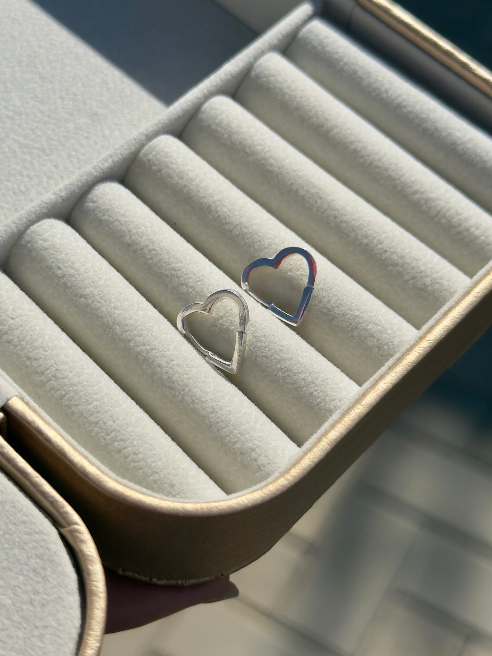 ARGOLA CLICKER EM PRATA 925 FORMATO DE CORAÇÃO