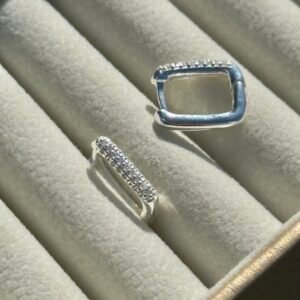 ARGOLA CLICKER EM PRATA 925 FORMATO QUADRADO