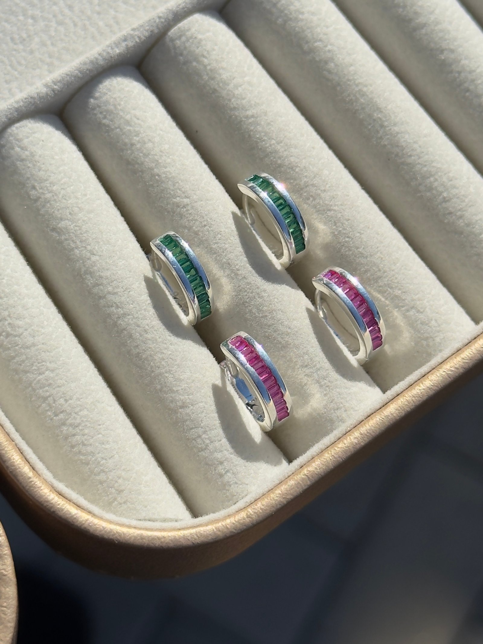 ARGOLA CLICKER EM PRATA 925 //CRISTAL VERDE E PINK