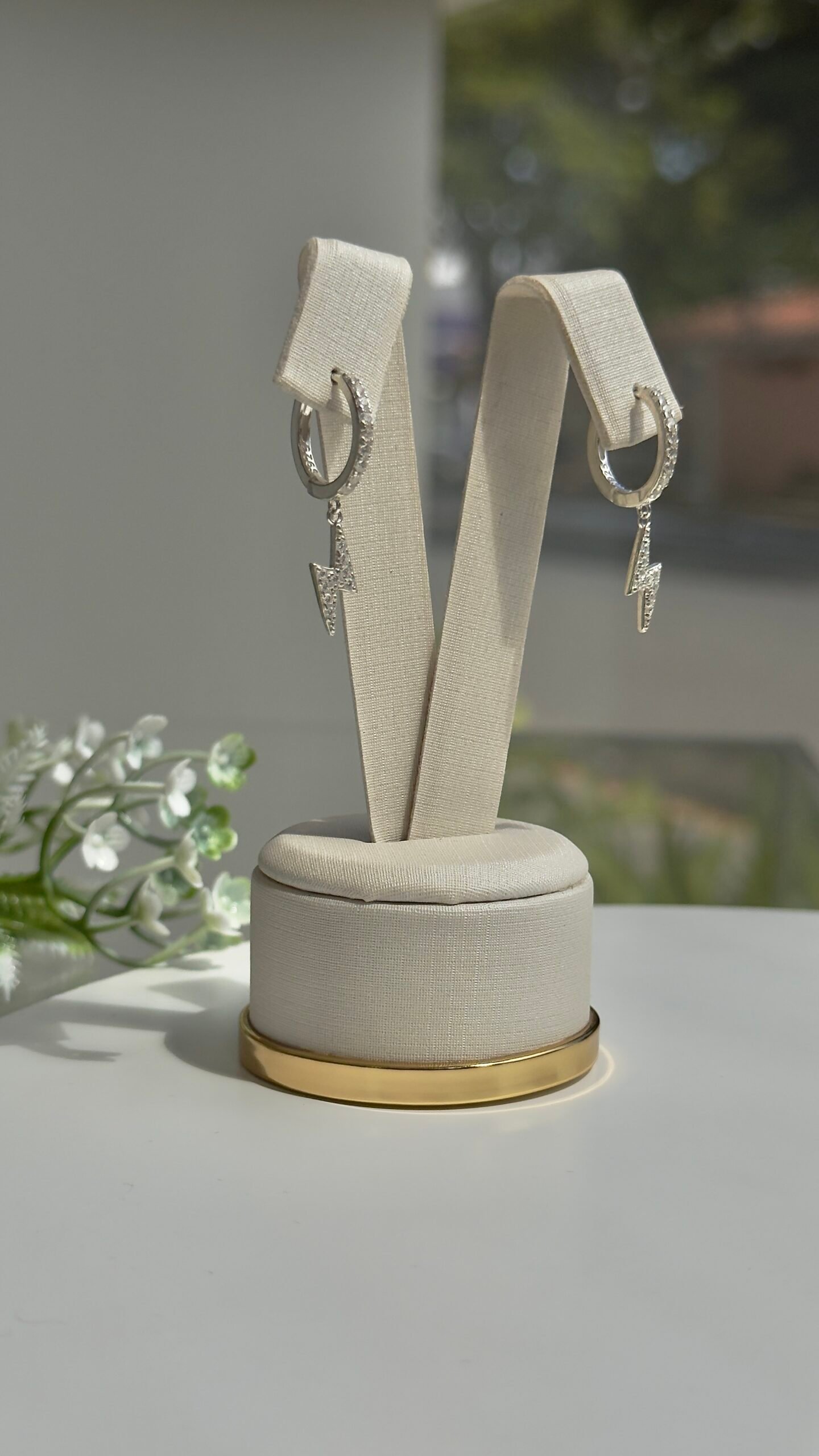 ARGOLA CLICKER EM PRAT 925 CONTENDO PINGENTE DE RAIO