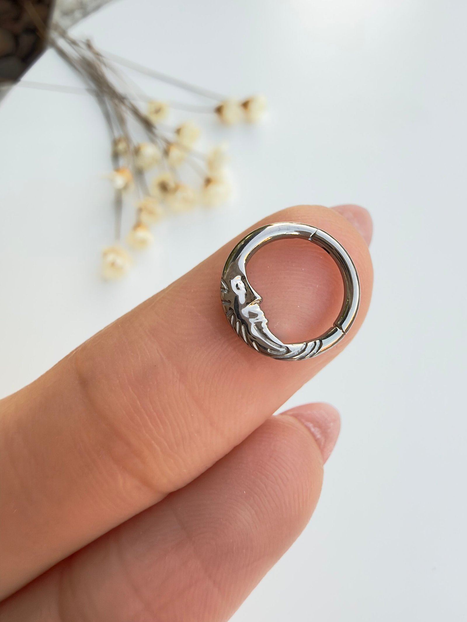 PIERCING TITÂNIO SEG CLICKER DAITH LUA