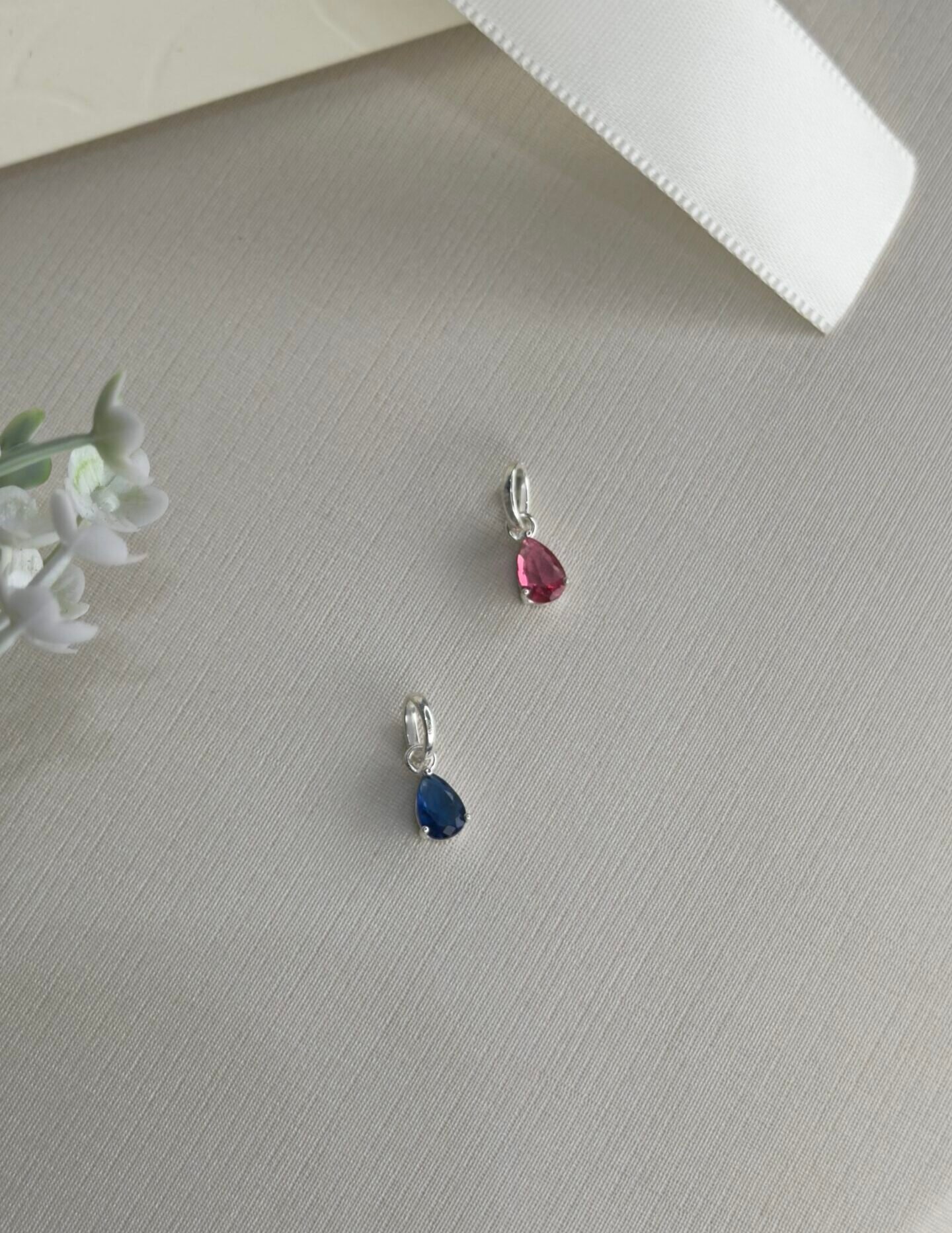 PINGENTE EM PRATA 925 CRISTAL GOTA